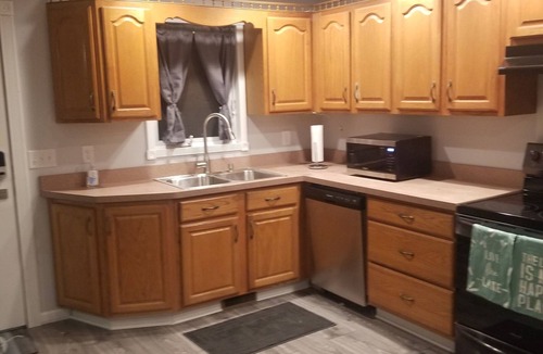 Toledo House | Toledo, lakeside home 3 bdrm sleep 7 on Lake Erie with 4 decks to choose from.