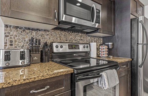 Dead Man's Flats Condo | Top Floor One Bedroom Suite With Outdoor Hot Tub