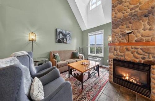 East Kootenay Apartment | Top Floor with Loft | Pool | Mountain Views (NEW LISTING!)