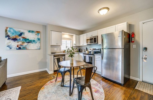 Wyandotte Apartment | Top-Floor Wyandotte Apt Near Detroit Riverfront!