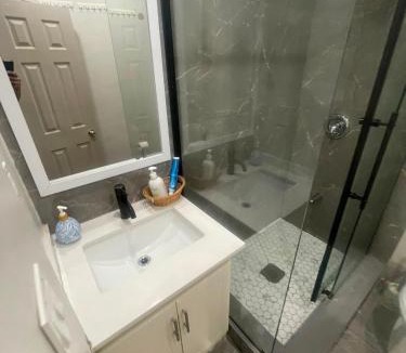 Fashion District Apartment | Toronto Inn 3 bedroom Apartments by MAJOR INTERNATIONAL SPORTING EVENT FAN - Free Upgrade and City Transit Pass