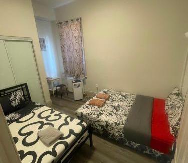 Fashion District Apartment | Toronto Inn 3 bedroom Apartments by MAJOR INTERNATIONAL SPORTING EVENT FAN - Free Upgrade and City Transit Pass