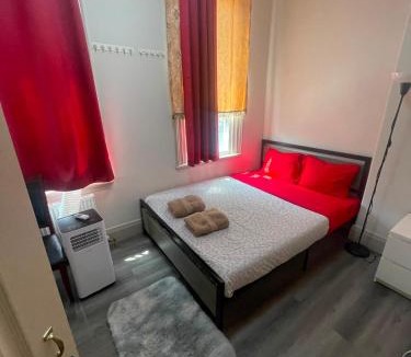 Fashion District Apartment | Toronto Inn 3 bedroom Apartments by MAJOR INTERNATIONAL SPORTING EVENT FAN - Free Upgrade and City Transit Pass