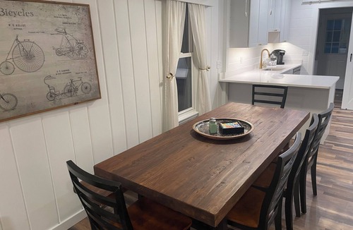 Lakeside Cottage | Totally renovated cozy Lakeside cottage with 4 bedrooms for a relaxing getaway