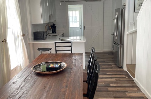 Lakeside Cottage | Totally renovated cozy Lakeside cottage with 4 bedrooms for a relaxing getaway