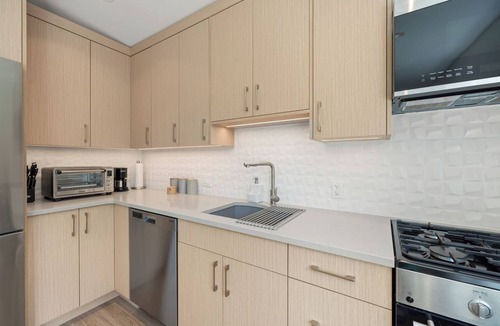 Cordova Bay Cottage | Tranquil Seaside Cottage