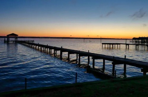 Sharps House | Tranquil Serenity. The ultimate river getaway.