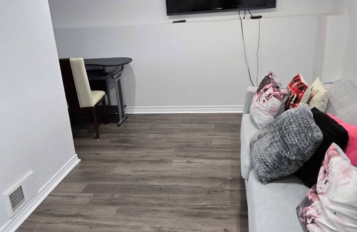Chapel Hill South Apartment | Tranquill stay nYour cozy & calm Stay in Orleans Ottawa ON