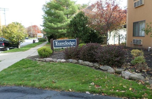 Lakewood Hotel | Travelodge by Wyndham Cleveland Lakewood