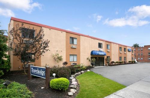 Lakewood Hotel | Travelodge by Wyndham Cleveland Lakewood