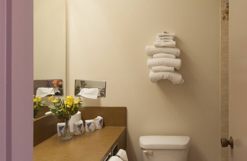 St. James Hotel | Travelodge by Wyndham Winnipeg Airport West