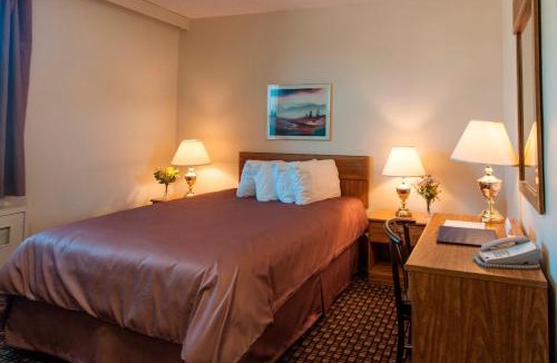St. James Hotel | Travelodge by Wyndham Winnipeg Airport West