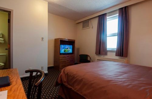 St. James Hotel | Travelodge by Wyndham Winnipeg Airport West