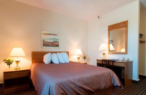 St. James Hotel | Travelodge by Wyndham Winnipeg Airport West