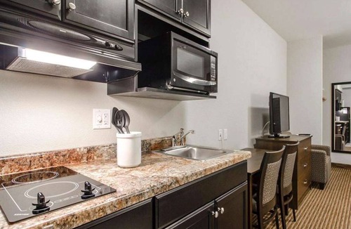Estevan Hotel | Travelodge Suites by Wyndham Estevan