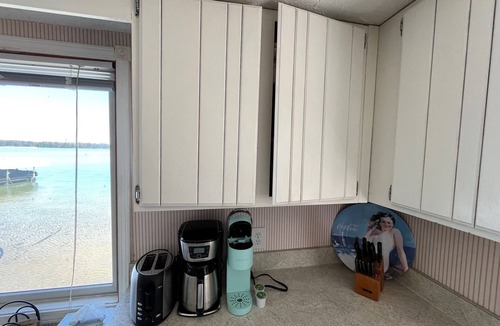 Traverse City House | Traverse City - LONG LAKE, Pontoon Boat, Kayaks, Paddle Boards, ect. Included