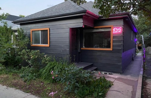 Sunnyside Apartment | Trendy Kensington 3 min Walk Backyard AC Garage