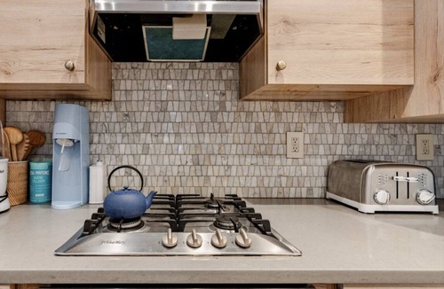 Tribeca Apartment | Tribecca Modern Brickwal 3BR 2BA