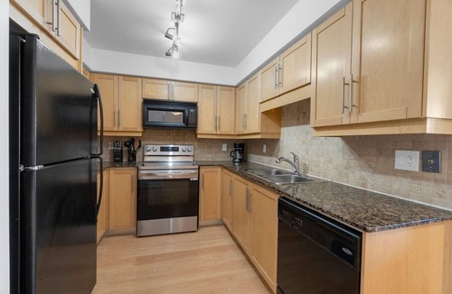 Fashion District Hotel | TwentyTO - Free Parking - 2 min to Rogers Centre