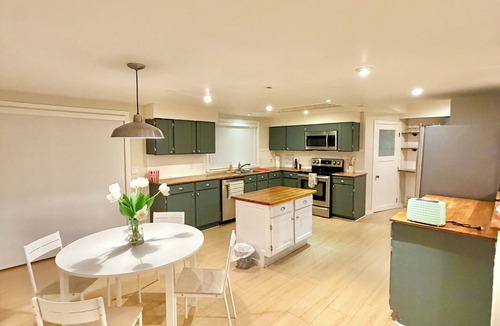 Aldergrove House | Ultimate Oasis-Waterpark, MAJOR INTERNATIONAL SPORTING EVENT!, Games & Huge Yard