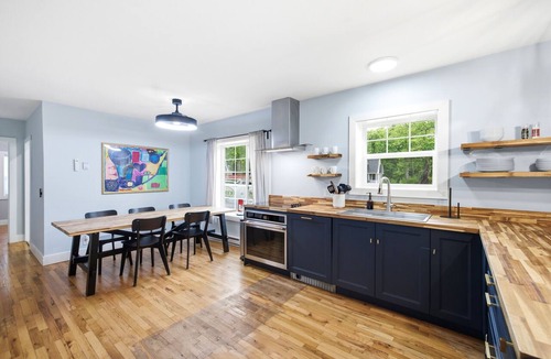 Union Pier Cottage | Union Pier Cottage Close To Everything! One Of Three Units!