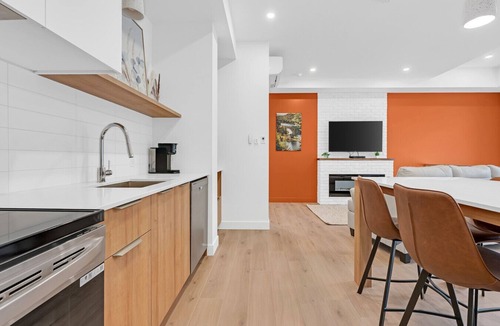 Rimouski-Neigette Apartment | Unit 102 - 2 Stories - 55" TV - Foosball - Downtown