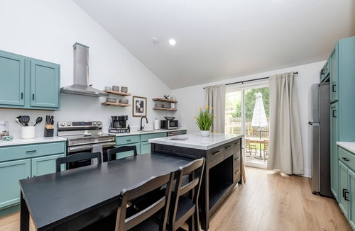 Lakeside Cottage | (Unit A) Lakeside Home Close To Association Beach!