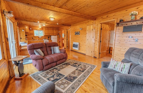 Crystal Falls Cabin | UP Lakeside Cabin - Summer Lakefront Cabin — Swim, Paddle & Relax