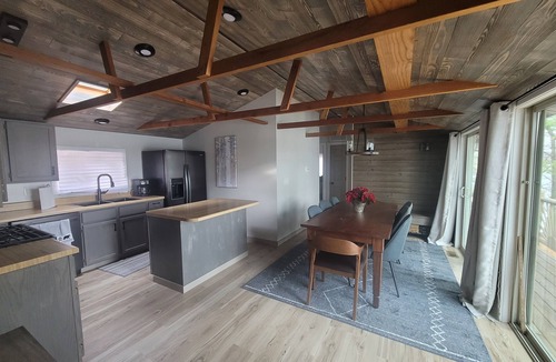 Turtle Lake Cabin | Updated Lakefront cabin with AC & Queen Bed - 2 bedrooms plus sleeper sofa