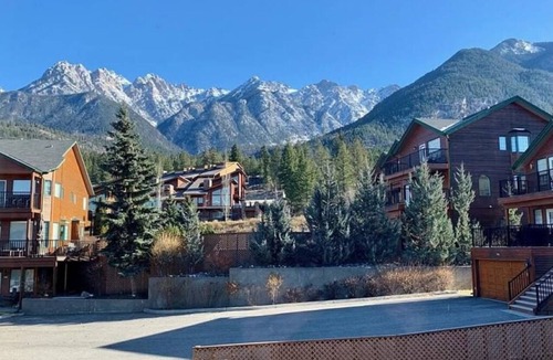 East Kootenay Condo | VACATION RENTAL in LUXURY CONDO in the heart of the ROCKY MOUNTAINS!