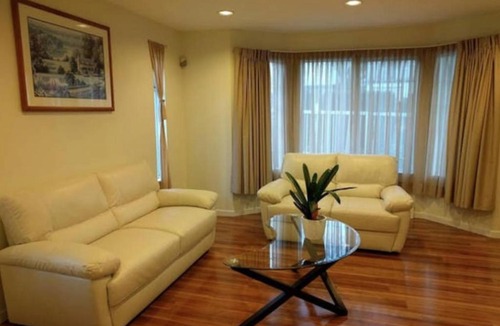 Renfrew-Collingwood Villa | Vancouver Euclid House