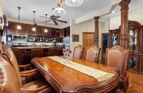 Downtown Niagara Falls House | Very Spacious 4 Bedroom & 4 baths Niagara Falls