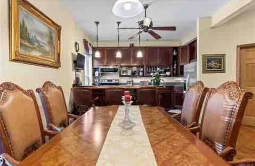 Downtown Niagara Falls House | Very Spacious 4 Bedroom & 4 baths Niagara Falls