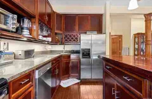 Downtown Niagara Falls House | Very Spacious 4 Bedroom & 4 baths Niagara Falls