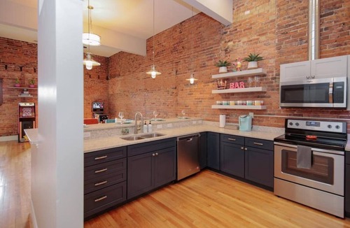Central Business District Apartment | Vibrant Downtown Luxury Loft 13-Ft Ceilings