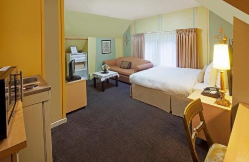 Church and Wellesley Hotel | Victoria's Mansion Guest House