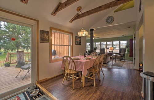 Cambridge Springs House | Vintage Farmhouse ~ 2 1/2 Mi to Mount Pleasant Ski