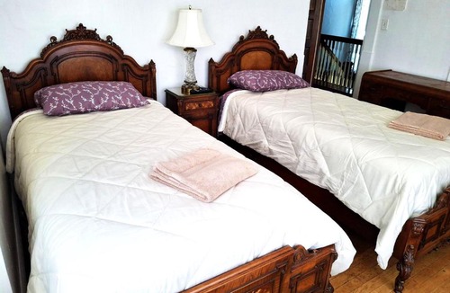 Erie House | Vintage Inn Erie