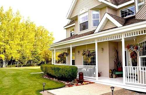 West Central Saskatchewan House | Vintage Room Rental in a Bed and Breakfast near Prince Albert National Park in Saskatchewan