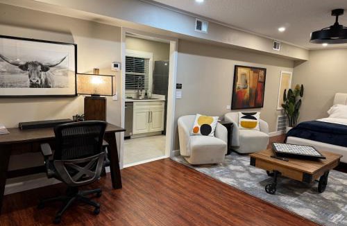 Mount Dora Villa | Vista Vibes - Upscale Studio Escape on an Acre with Boat Parking