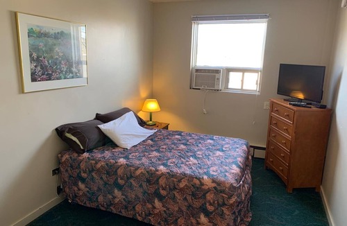 Neepawa Hotel | Vivian Motor Hotel