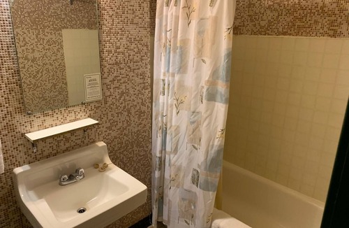 Neepawa Hotel | Vivian Motor Hotel