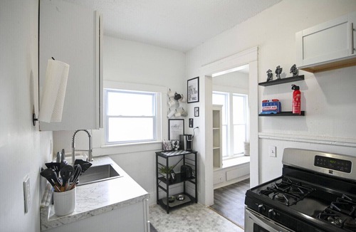 East Cleveland Apartment | Vivid Harmony | Themed | Sleeps 16