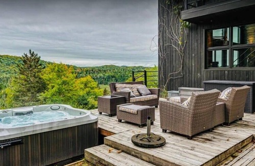 Saint Donat Ski Chalet | Vue panoramique Spa Moderne, 14 personnes.