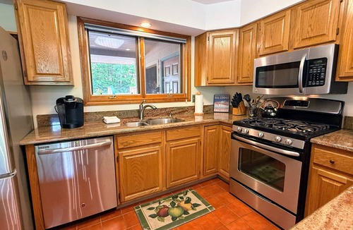 Bretton Woods House | W89: Spacious Bretton Woods Townhome with A/C, Fireplace & Easy Access to Skiing and Adventure