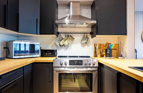 Mont-Tremblant Apartment | Wake up to a view of Lake Tremblant · 2-bedroom condo · 5 minutes from the pedestrian village