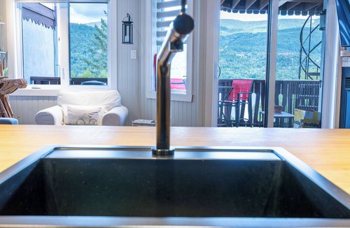 Mont-Tremblant Apartment | Wake up to a view of Lake Tremblant · 2-bedroom condo · 5 minutes from the pedestrian village