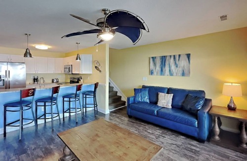 Put-in-Bay Condo | Wake Up to Water Views! Perfect for 10 ppl | C211