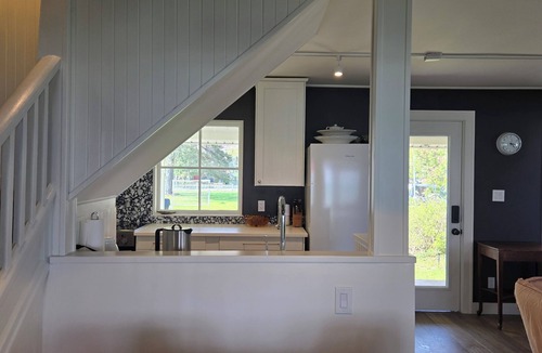 Kingsville Cottage | Walden on Erie l 3 Bedrooms l Lakefront l Dog Friendly
