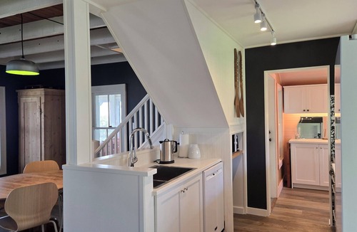 Kingsville Cottage | Walden on Erie l 3 Bedrooms l Lakefront l Dog Friendly
